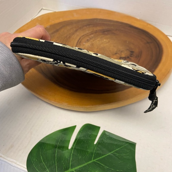 Vera Bradley Floral & Cheetah Print Quilted IPad or Tablet Case - Picture 4 of 11